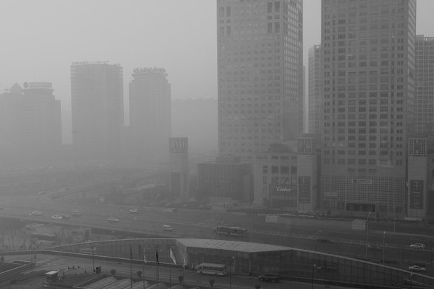 « Airpocalypse » à Pékin. La capitale chinoise est noyée dans un immense nuage de particules fines. Copyright : Michael Korcuska / Flickr
