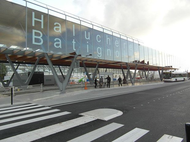Comment repenser les espaces intermodaux pour en faire des lieux de vie ? Ici la gare de Haluchère-Batignolles à Nantes. ©IngolfBLN