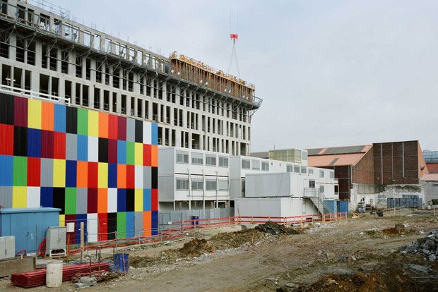 Le bâtiment construit pour accueillir l'atelier Trans305 a été démonté fin 2011. Les matériaux le constituant ont été réutilisés pour construire un autre projet architectural sur la ZAC du Plateau d'Ivry-sur-Seine. Copyright : Atelier Trans305