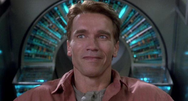 Arnold Schwarzenegger dans le film de Science-Fiction Total Recall (1990) - Dans le film, la société Recall implante des souvenirs factices mais aussi puissants que dans la réalité.