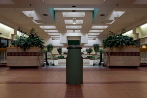 Andrew Helger, “Dead Mall 02”, 2011. Source: http://www.flickr.com/photos/achelger/5580178672/