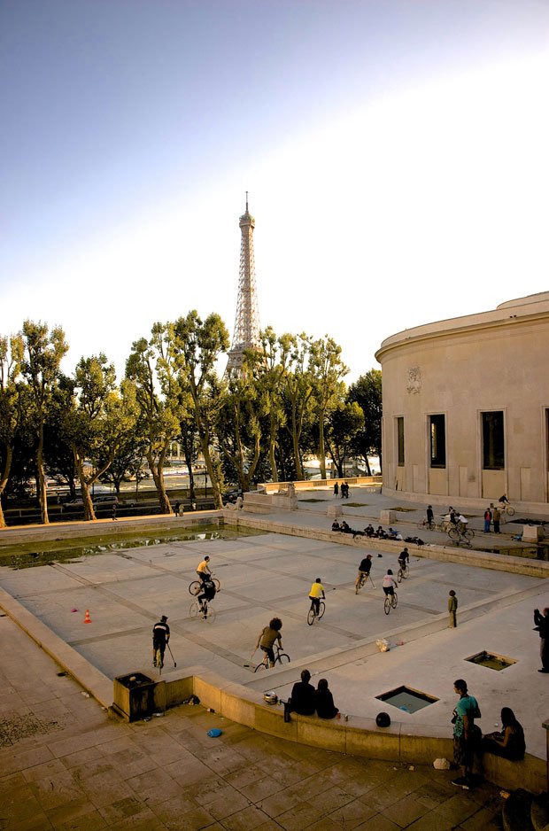 Partie de bike polo au pied du Palais de Tokyo (Paris XVIe). Copyright : Kevin Walsh