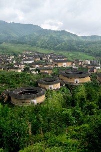 C'est dans un paysage encore préservé que se dresse ces étranges constructions - Crédits Antoine Dubois