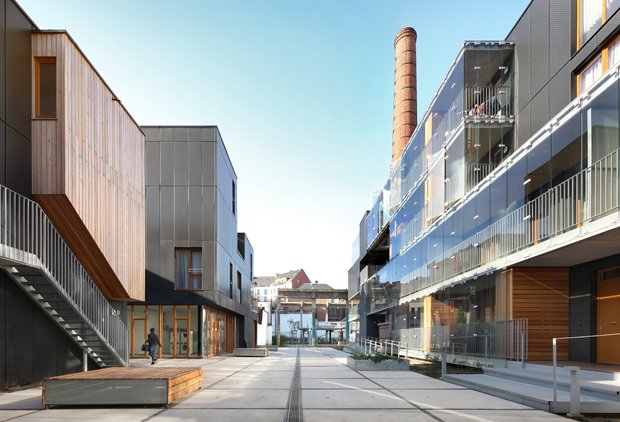 La savonnerie Heymans de Bruxelles, transformée en un ensemble de 42 logements sociaux par les architectes de MDW. Copyright : Filip Dujardin