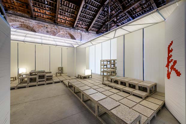 Le pavillon chinois et ses modules de construction fabriqués à partir de briques de lait recyclées.  Copyright : Andrea Avezzù / Courtesy la Biennale di Venezia