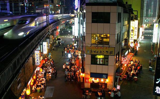 Yurakucho shinkansen - Tokyo ; Copyright : Tokyo Times / FlickR