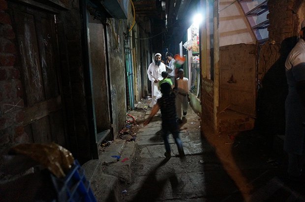 Bidonville soir - Mumbai. Crédits : Clément Pairot