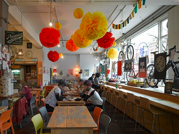La Bicyletterie à Lyon, un café-vélo où vous pouvez déposer votre bicyclette.