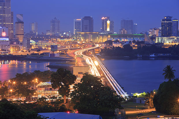 Vue nocturne de Singapour. Crédits : Darren Soh