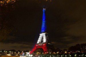 La Tour Eiffel en bleu, blanc, rouge. Crédits : Flickr / For.me.it's.you