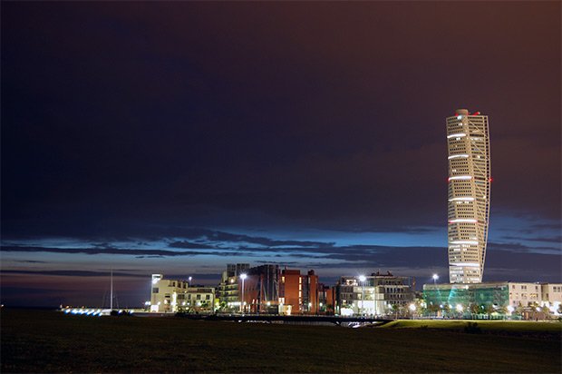 La tour du Turning Torso, à Malmö,  s'élève à 190 mètres de hauteur. Elle a été conçue par l'architecte espagnol Santiago Calatrava Valls. Copyright : © DR