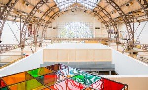 Dans le cadre de l’exposition « Artistes et Architecture », 56 artistes renommés ou émergents sont exposés sur 1000 m2. Copyright : © Antoine Espinasseau