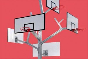 L’arbre à basket, installé dans l’espace public à l’occasion du Voyage à Nantes 2012 et réalisé par l’agence d’architectes-urbanistes A/LTA Image issue du paper n°1 de Lille-design