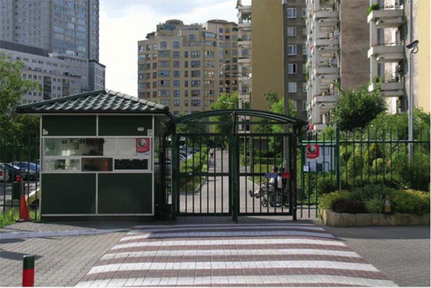 Photographie tirée de l’article de Monika Komorowaska GATED WARSAW publié dans Urbanophil