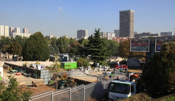 La zone de 2000 m2 offre une visibilité exceptionnelle au bord du périphérique © DR