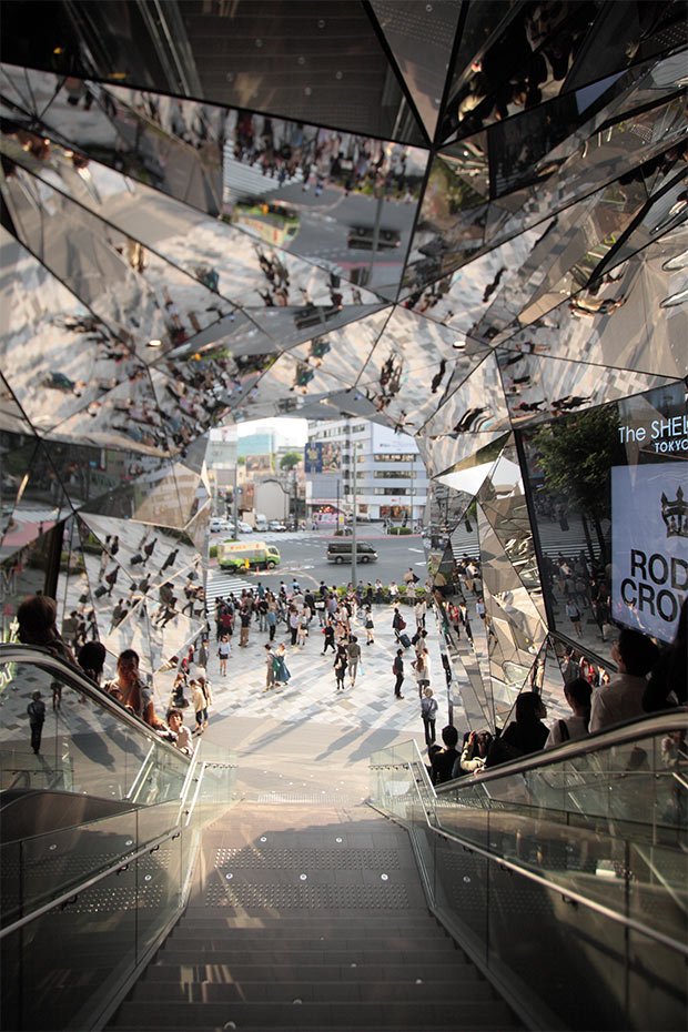 escalator-Tokyo-Plaza-Harajuku-Fujii-mobilité