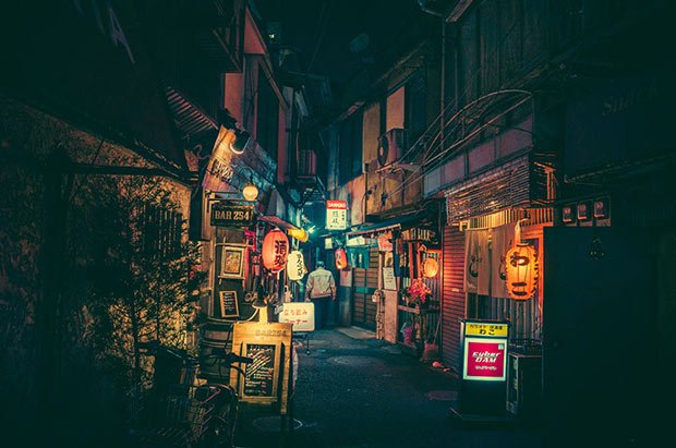 rue de tokyo dans la nuit