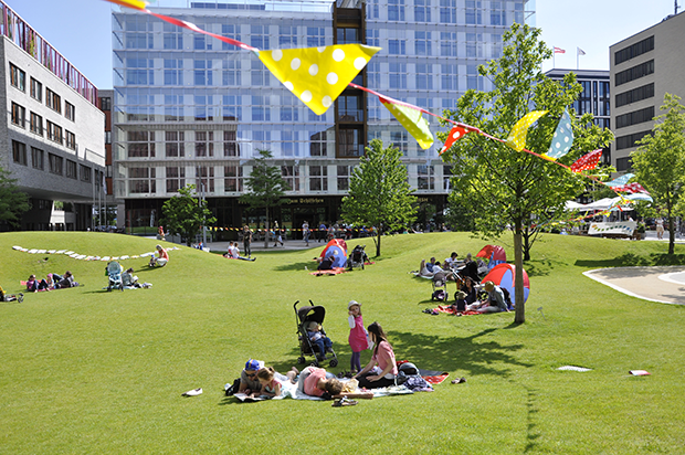 Parcs urbains avec des jeux pour enfants