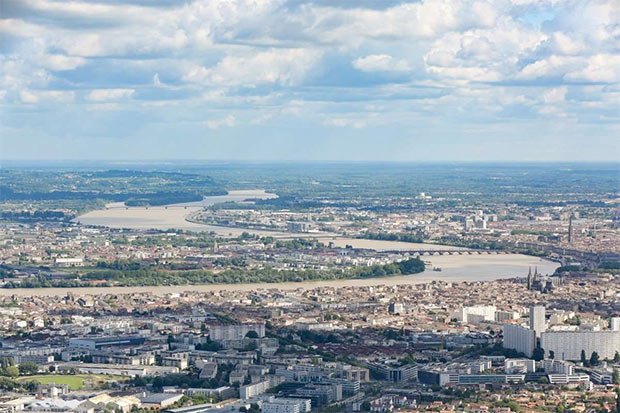 Vue aérienne de la ville de Bordeaux et de sa rocade