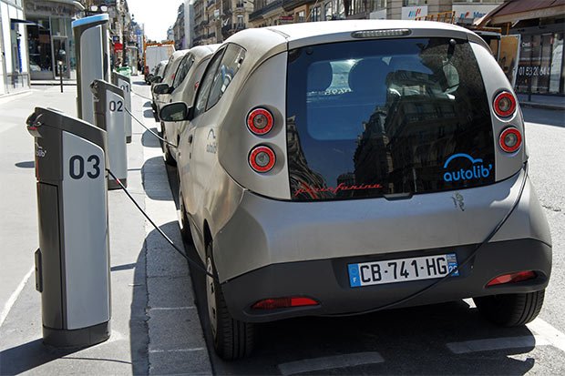 Station Autolib, voiture électrique en autopartage à Paris 