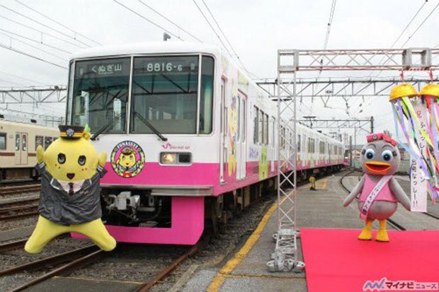 A gauche Funassyi (mascotte non-officielle - et pourtant très connue - de la ville de Funabashi). A droite : Kei-chan, l’une des mascottes la ligne de train Shin-Keisei (préfecture de Chiba) 