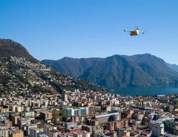 Drone volant au dessus de Lugano