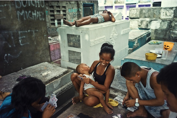 À Manille, l'espace urbain est tellement saturé que les cimetières sont devenus de véritables lieux de vie où logent les habitants les plus pauvres. (c) Mariusz Janiszewski