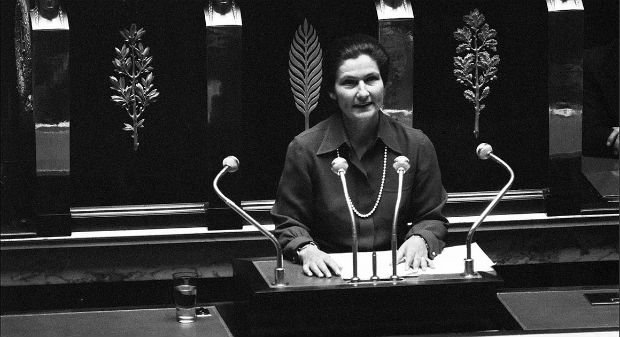 Simone Veil en 1975 pour la loi d'orientation en faveur des personnes handicapées