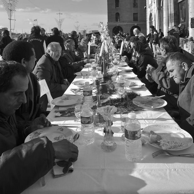 Banquet à même la rue