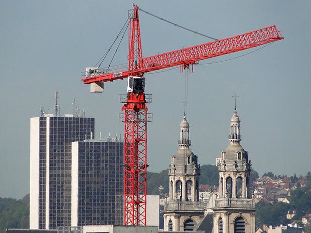 photo d une grue en ville