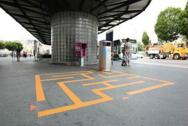 Jeu de poubelles à Lucerne en Suisse