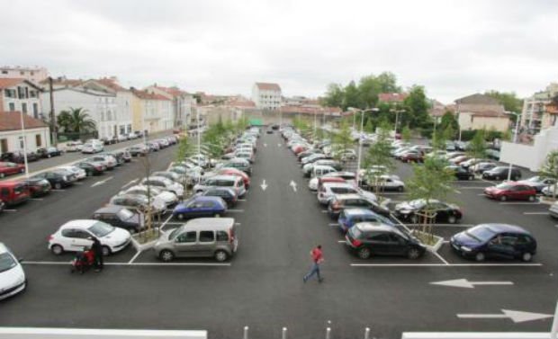 Un parking proche du centre-ville à Dax