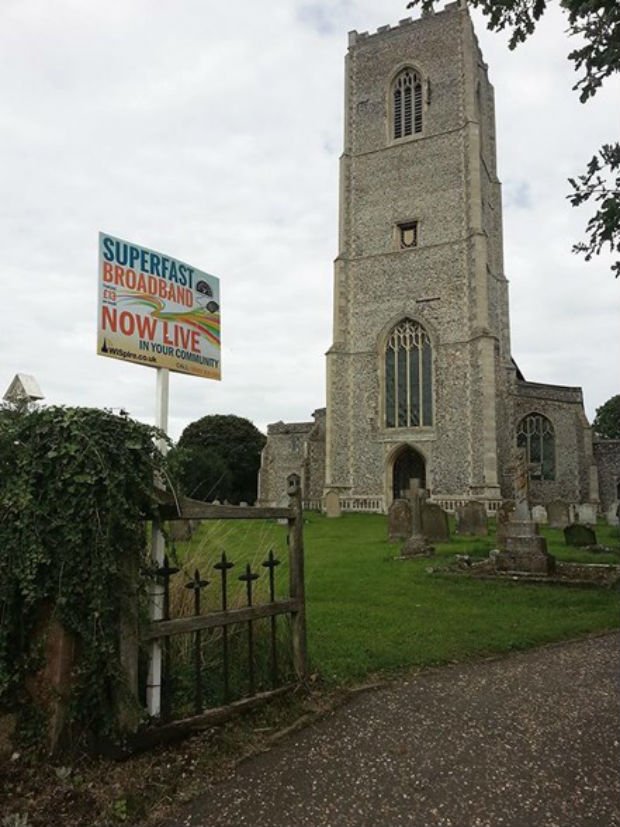 L’église St Peter et St Paul dans le village de Carbrooke en Angleterre diffuse du Wifi 