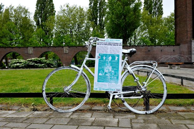 Hommage à la lutte contre la guerre du Vietnam des provos à la Haye