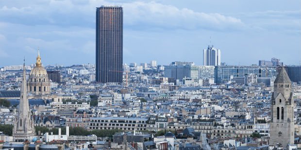 La tour Montparnasse a longtemps alimenté les débats entre partisans et détracteurs de l’élévation architecturale à Paris.