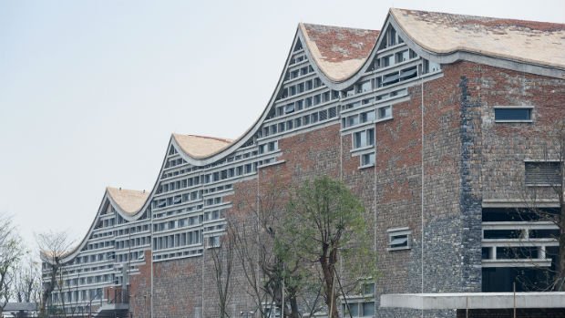 Une architecture qui s'intègre dans le tissu urbain et évoque les traditions chinoises par Wang Shu