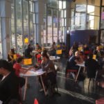 Atelier de speed dating pendant lequel les résidents des Halles Civiques peuvent présenter leurs projets au public