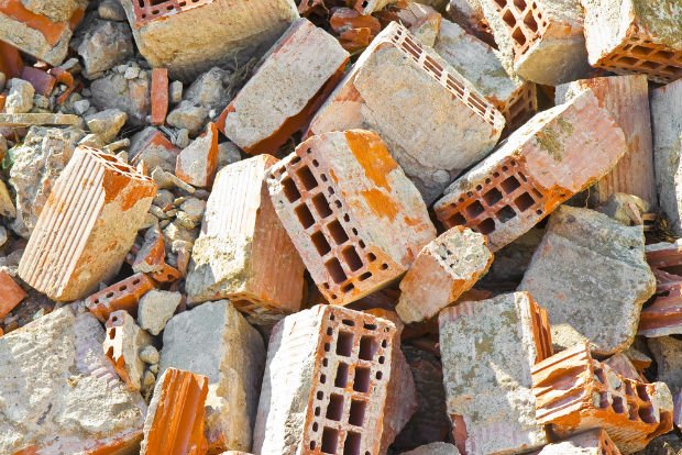Selon la méthode de construction puis de démontage, il est possible de récupérer des briques réutilisables sur un chantier