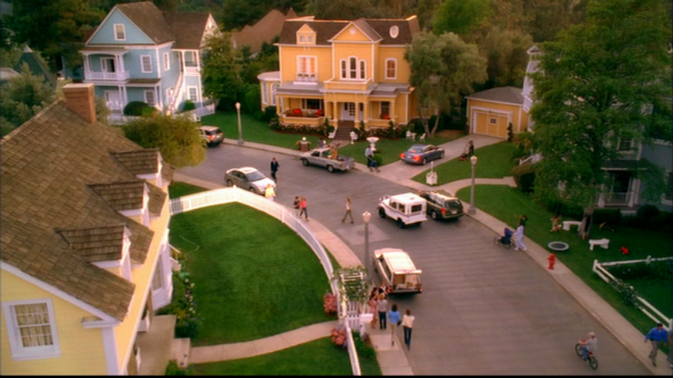 Wisteria Lane, ou le modèle typique des suburbs dans la série Desperate Housewives