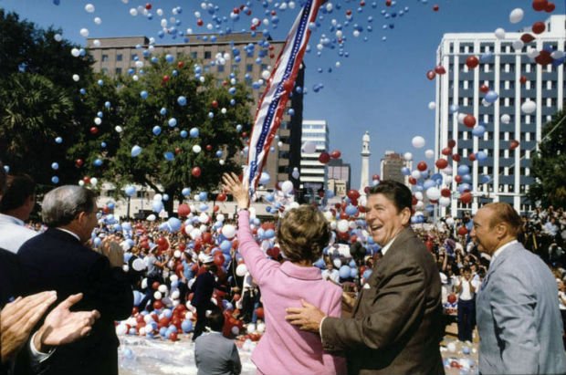 Selon le politologue Steven Johnson, l'apparition de la climatisation permet le déplacement d'une population de riches retraités vers la Floride. Un nouvel électorat plutôt conservateur qui aurait contribué à faire élire Reagan en 1980