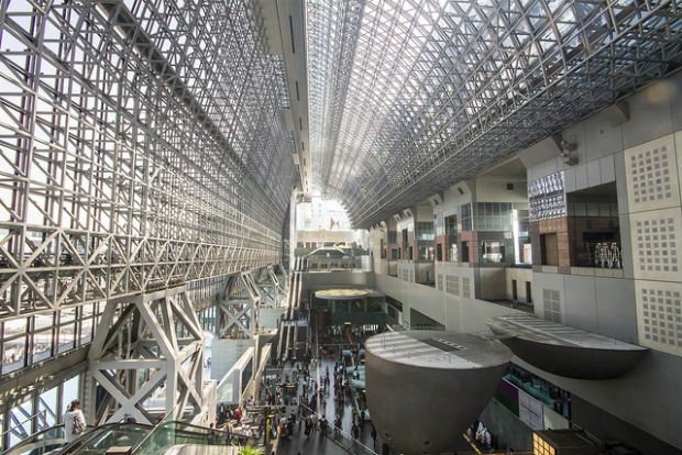 L’impressionnante gare de Kyoto