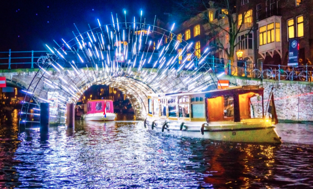 Le Amsterdam Light Festival permet chaque hiver de faire de la lumière un événement rassembleur