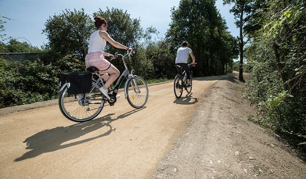 L’ancienne voie de chemin de fer réhabilitée en piste cyclable à Angers 