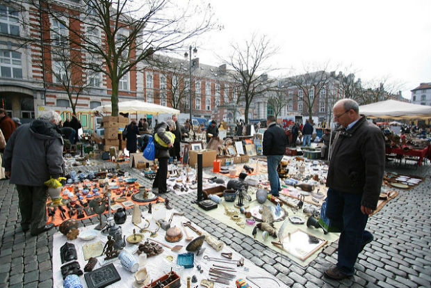 Quincaillerie sur les pavés