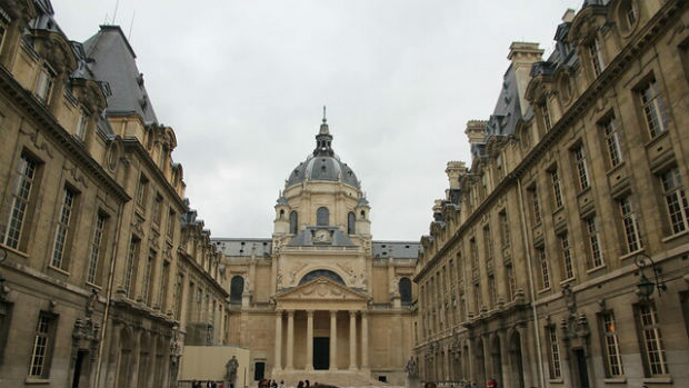 Se blottir dans les bras de la Sorbonne