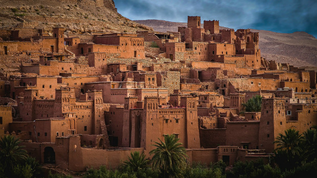 Aït-ben-Haddou au Maroc est une ville adaptée aux fortes chaleurs grâce à son architecture adaptée.