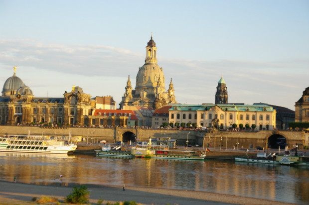 Vu du centre-ville reconstruit de Dresde depuis l’Elbe.