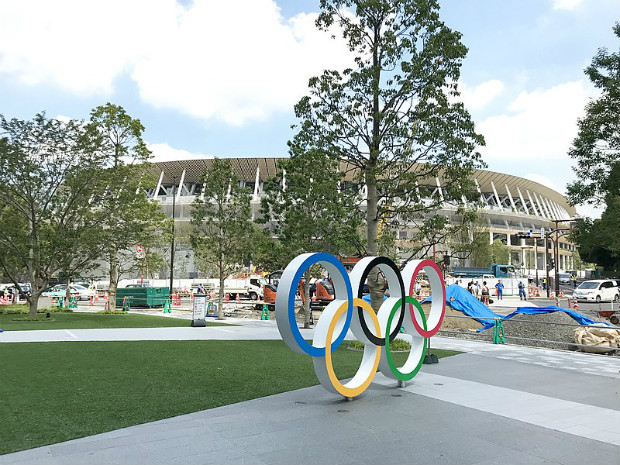 Construction du nouveau stade olympique par l’architecte Kengo Kuma ©️Tokyo-good sur Wikipedia