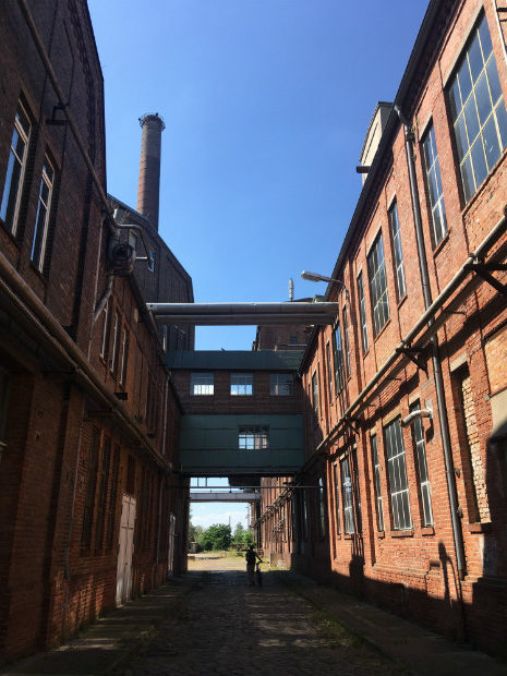 Ancienne usine de raffinage du sucre de Dessau, utilisée pour la production de Zyklon B pendant la seconde guerre mondiale, et aujourd'hui partiellement utilisée pour une activité de fermentation, mais à l'abandon pour la plus grande partie - Gaëtan Kimmel