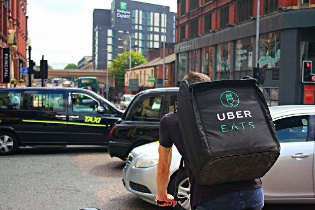 Livreur Uber Eats à vélo - Shopblocks/Flickr